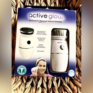 Active Glow Facial Cleansing Brush Skincare Brush with Charcoal Infused Bristles